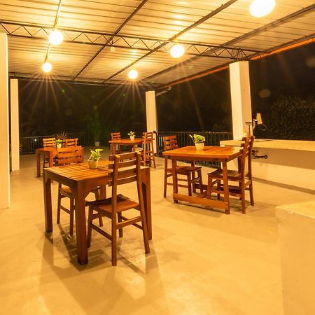 Lagoon Step Airport Transit Hotel Katunayaka Bagian luar foto