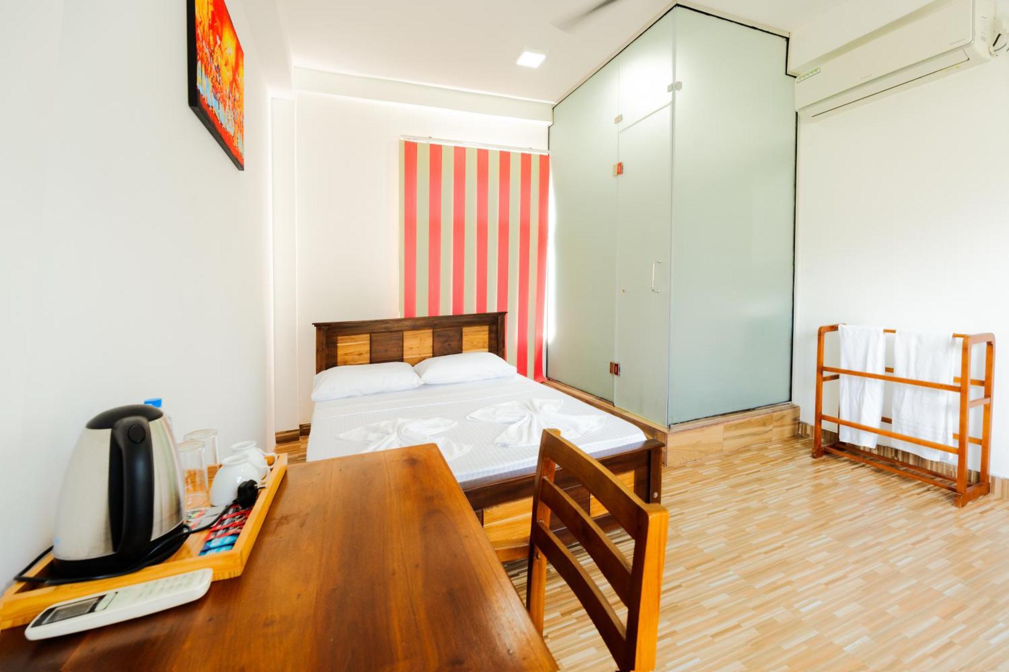 Lagoon Step Airport Transit Hotel Katunayaka Bagian luar foto