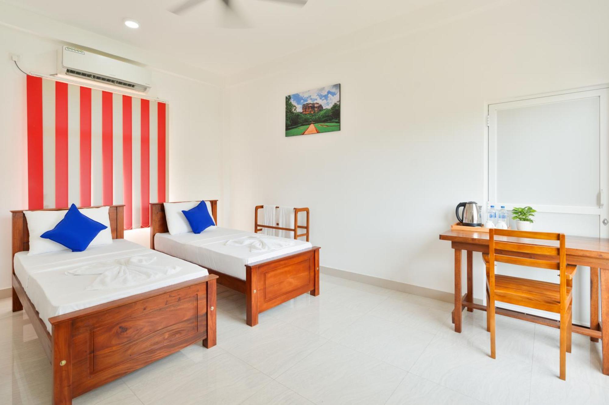 Lagoon Step Airport Transit Hotel Katunayaka Bagian luar foto