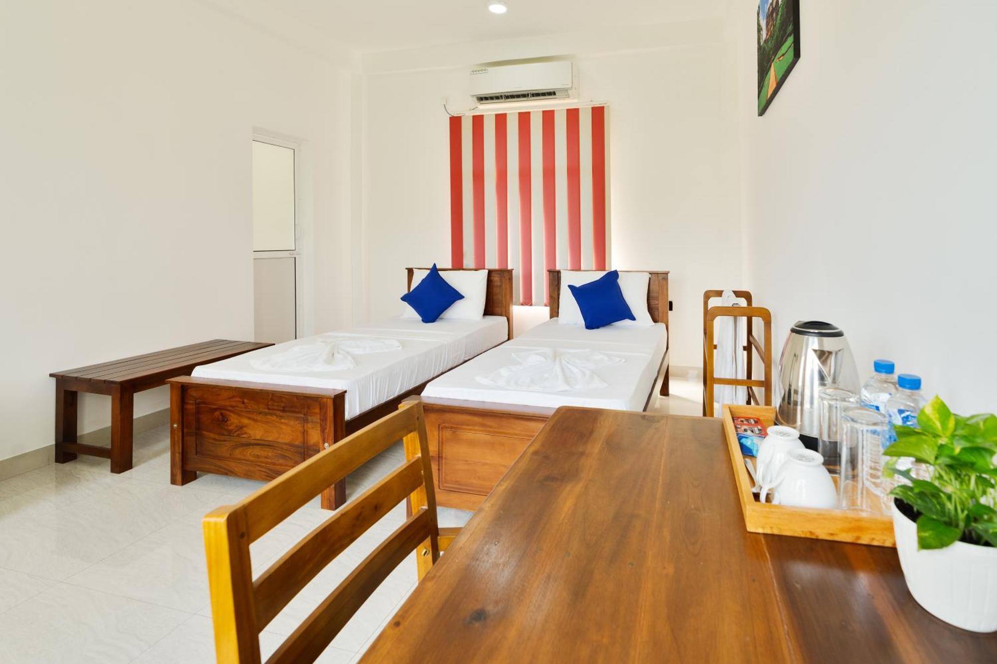 Lagoon Step Airport Transit Hotel Katunayaka Bagian luar foto