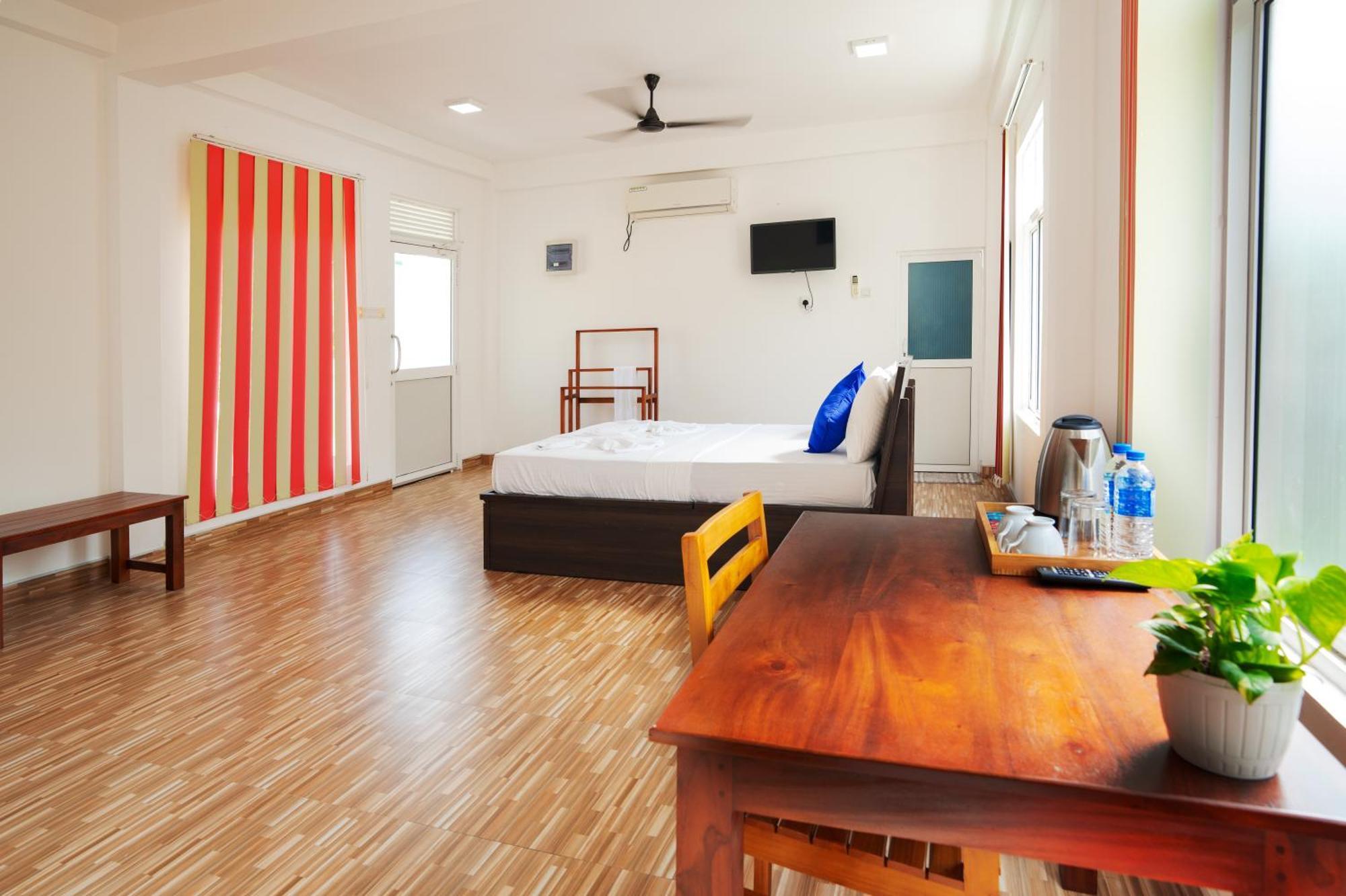 Lagoon Step Airport Transit Hotel Katunayaka Bagian luar foto